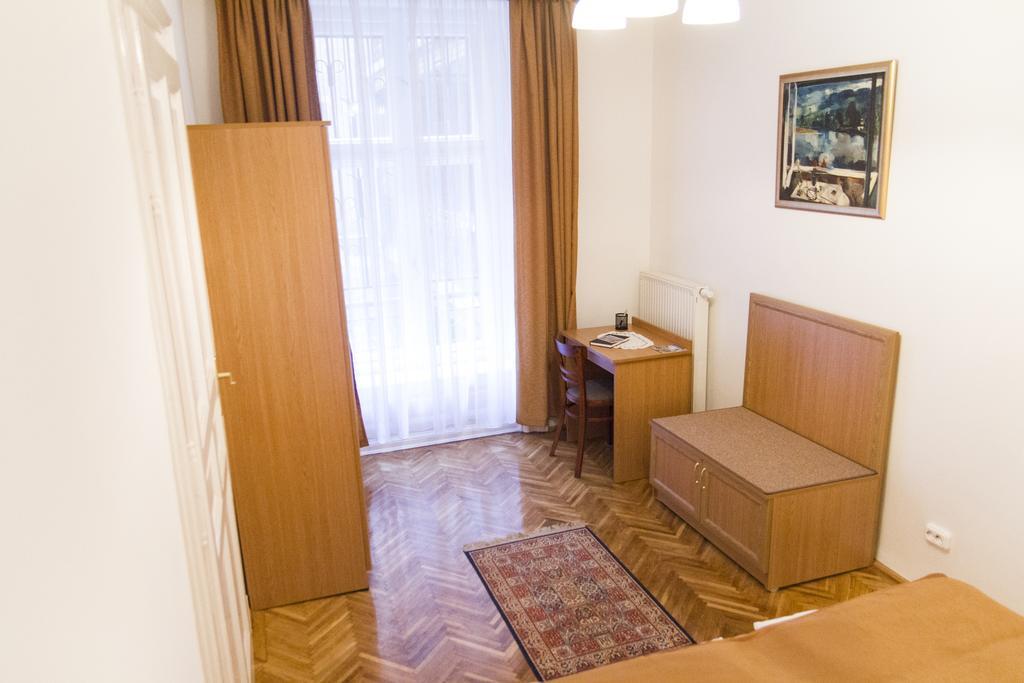 Authentic Budapest Apartment Rum bild